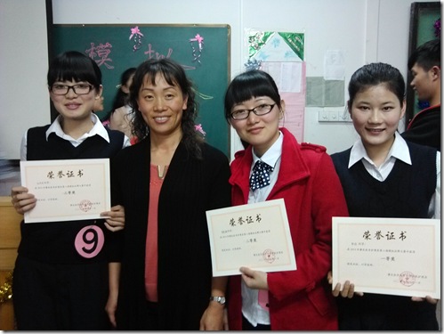 12护专11班与护理系陈晓霞主任合影 12护专11班与护理系陈晓霞主任合影