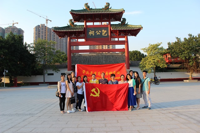 参观包公文化园合影1 参观包公文化园合影1